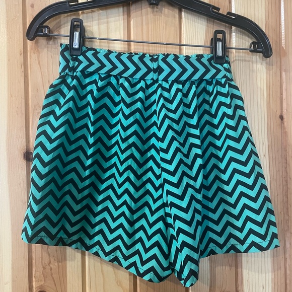 High waisted BeBop Teal Chevron Shorts - Picture 2 of 4